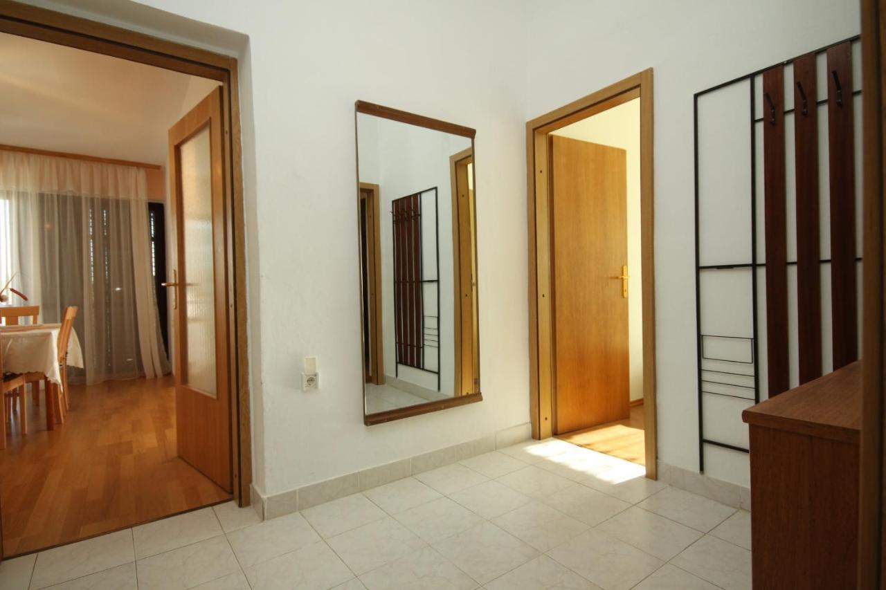 Apartments With A Swimming Pool Pula - 7356 Exterior photo